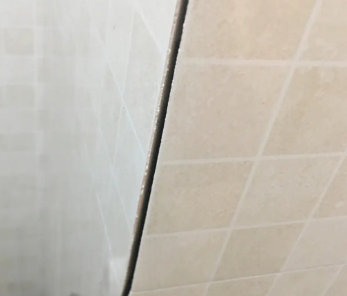 高台瓷砖空鼓维修公司分享阳台瓷砖脱落的修复过程可以分为以下几个步骤